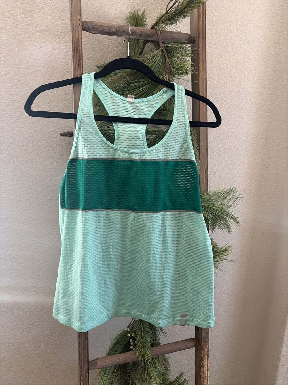 Under Armour Streak Mesh Racerback Running Tank Top in Light Seafoam/Dark Green